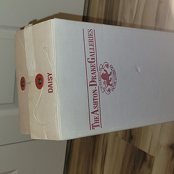 NWT Limited Edition Porcelain Romantic Flower Maidens "Daisy" 1990 - Picture 12 of 12